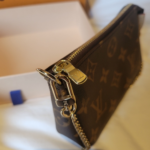 Louis Vuitton Mini Pochette - Picture 6 of 8